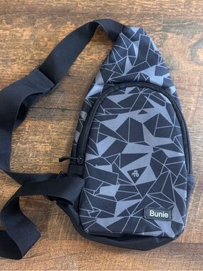 Men’s Black & Gray Geometric Sling Bag Bunie - Never used